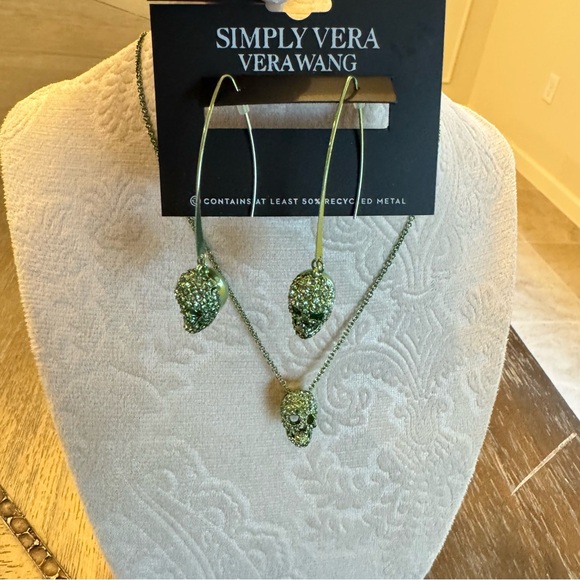 Vera Wang Green Rhinestone Skull Necklace & Earrings - Picture 1 of 3